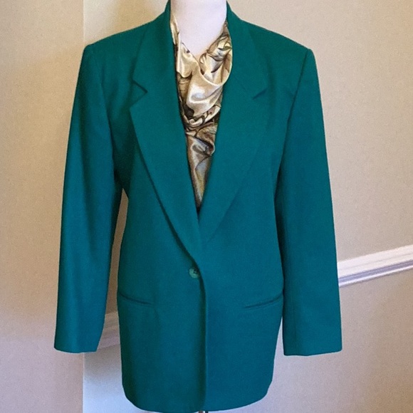 Requirements 1 button jacket size 10 in a gorgeous shade of green. lined. - Picture 2 of 10